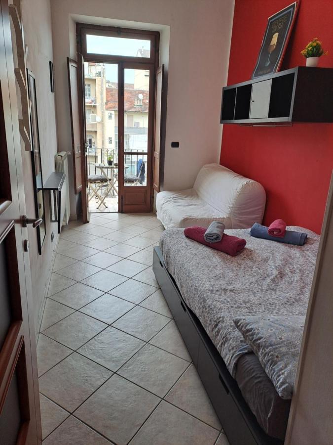 Cozy room close center Turín Exterior foto
